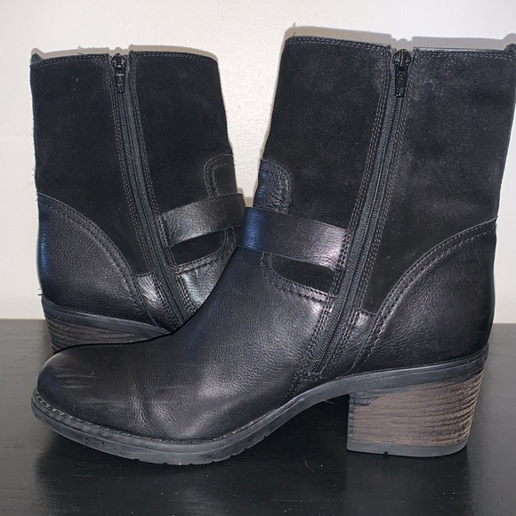Clarks Leather and Suede Stacked Heel Boots. Size 10. - Picture 8 of 13